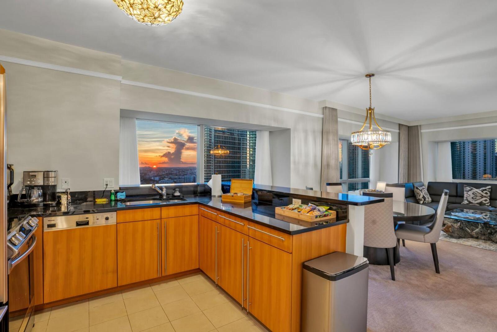2 Bedroom Or King Studio Suites Four Seasons Hotel Miami Free Wi-Fi & Free Parking Rum bild