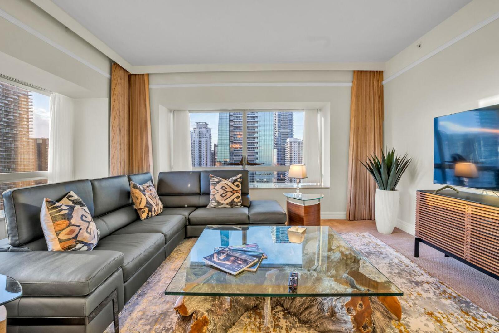 Spacious 2 Bedroom 2 Bath & Studio Suites In The Four Seasons Hotel Miami High Floors Rum bild